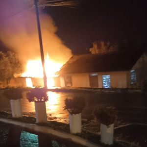 Incêndio destrói parte de casa no Bairro Alto