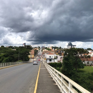 Defesa Civil de SC emite alerta de temporal para a região