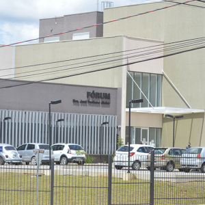 Adolescente acusado de matar homem com tiro é condenado a internação