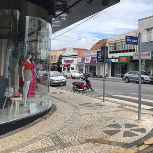 Com recuo de 1,6%, confiança do comércio atinge menor nível desde julho de 2021