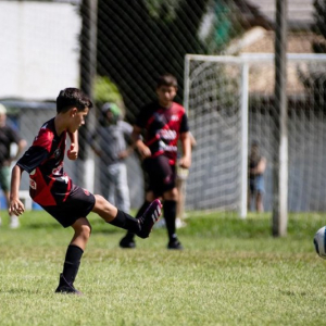 Escola de Futebol Furacão/JR03 Soccer participa da Copa Metropolitana de Base