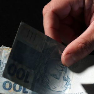 Mais 1,4 mi de pessoas poderão sacar abono salarial a partir de abril