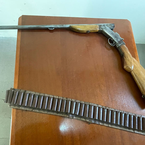 Homem é preso ao ser flagrado com espingarda em Rio Negro