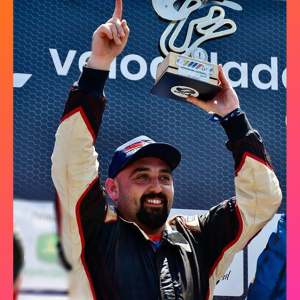 Piloto mafrense recebe prêmio Capacete de Ouro
