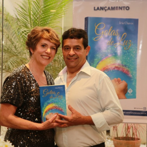 Escritora e professora itaiopolense lança livro “Gotas de Luz”