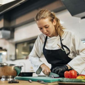 Seja um chef de cozinha com o curso da Escola Profissional Canal C
