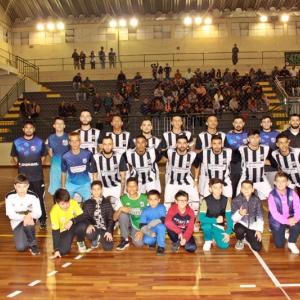 Torcida aplaude o Operário de pé após empate contra o vice-líder Rio do Sul