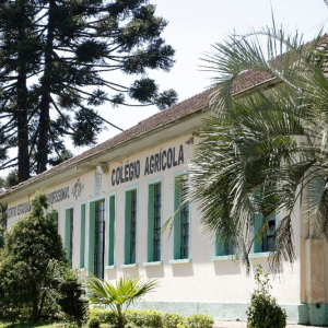 Ratinho Junior sanciona lei que transforma colégios agrícolas em cooperativas-escola