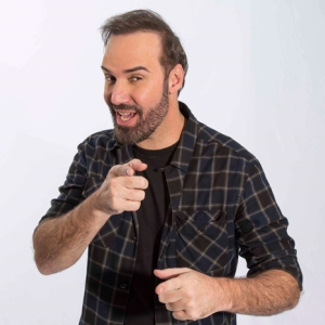 Mafra terá show de stand-up com o humorista Diogo Portugal