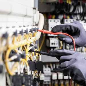 Últimas vagas para o curso de Eletricista Industrial da Escola Profissional Canal C