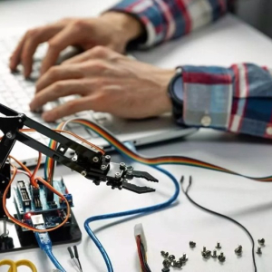 Inscrições abertas para cursos gratuitos de robótica e redes de computadores; veja como participar