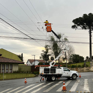 Ventos fortes deixam cerca de 1.300 unidades sem energia em Rio Negro