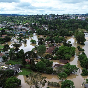 Imagens aéreas mostram proporção da enchente em Riomafra; assista