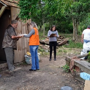 Comunidades isoladas pelas enchentes recebem doações em Rio Negro