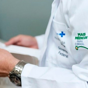 Ministério da Saúde convoca médicos contra o coronavírus