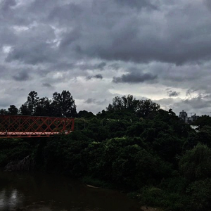 Após dias de sol intenso, tempo muda no final de semana