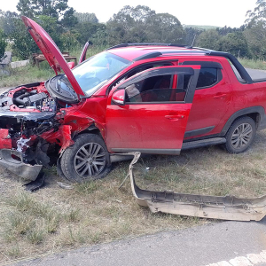 Carro com três idosas e uma criança se envolve em acidente na SC-114