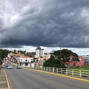 Semana inicia com pancadas de chuva e temporais localizados na tarde e noite; veja a previsão do tempo