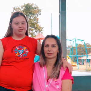 Alunos e professora da Escola Tia Apolônia gravam vídeo emocionante