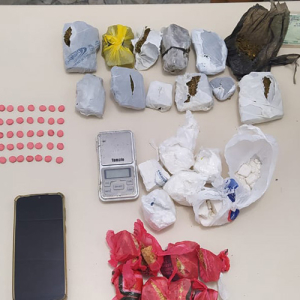 Polícia Militar apreende menor com grande quantidade de drogas