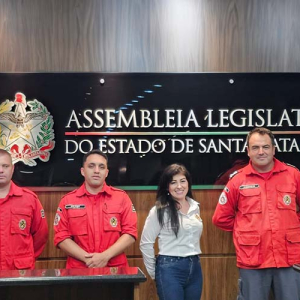 Bombeiros Voluntários de Itaiópolis participam de sessão comemorativa na Alesc