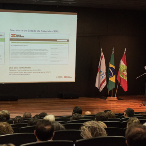 Após corte de verba, FCC lança novo portal da transparência