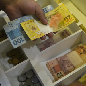 Caixa libera abono do PIS/Pasep para nascidos em março e abril