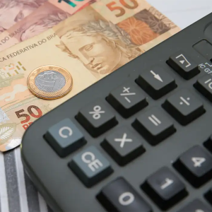 Senado aprova isenção de IR para quem ganha até dois salários mínimos