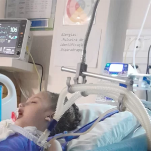 Família de menina com doença rara faz campanha para arrecadar recursos