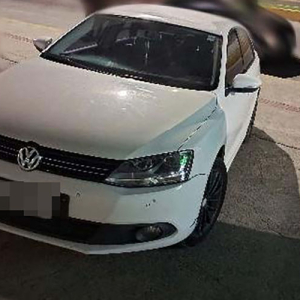 Mulher com CNH vencida e suspeita de embriaguez tenta fugir de blitz