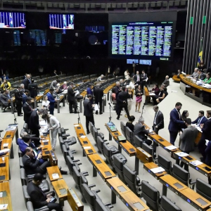 Congressistas pedem adiamento das eleições por causa do coronavírus