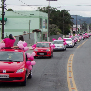 Carreata promove conscientização ao Outubro Rosa