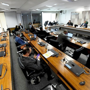 Senado diverge de rito de impeachment adotado em SC