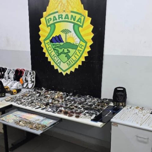 Dupla envolvida em furto de relojoaria em Rio Negro é morta durante troca de tiros com a polícia