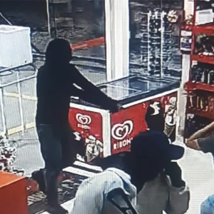 Foragido por homicídio e roubos é preso após assaltar lotérica