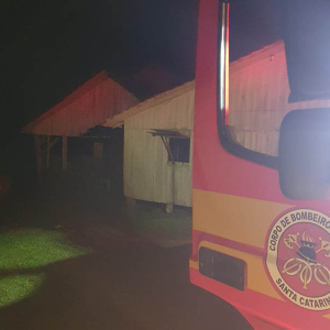 Estufa de secagem de fumo é destruída por incêndio