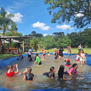 Camping Sítio Schandoá promove tarde especial de Carnaval para crianças